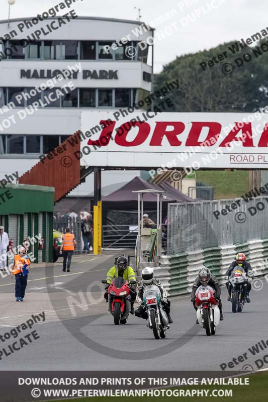 Vintage motorcycle club;eventdigitalimages;mallory park;mallory park trackday photographs;no limits trackdays;peter wileman photography;trackday digital images;trackday photos;vmcc festival 1000 bikes photographs